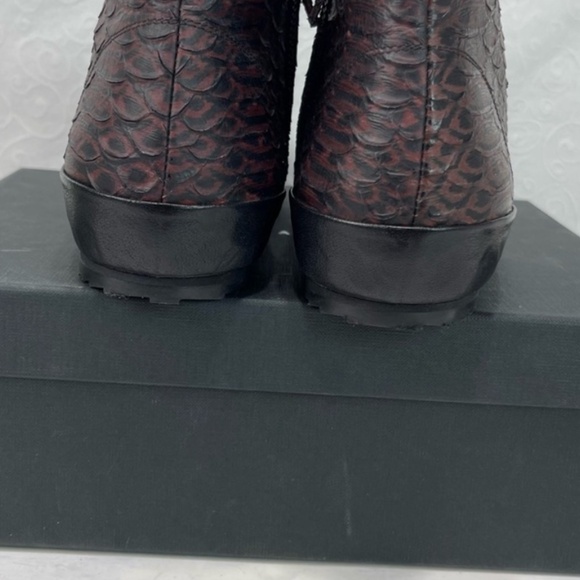 FREDA SALVADOR High Top Sneakers Sneak Burgundy Anaconda Print Women’s Size 9 M - Picture 14 of 16
